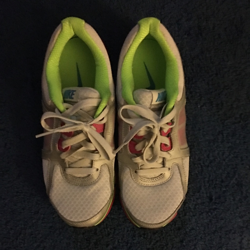 Nike Tennis Shoes